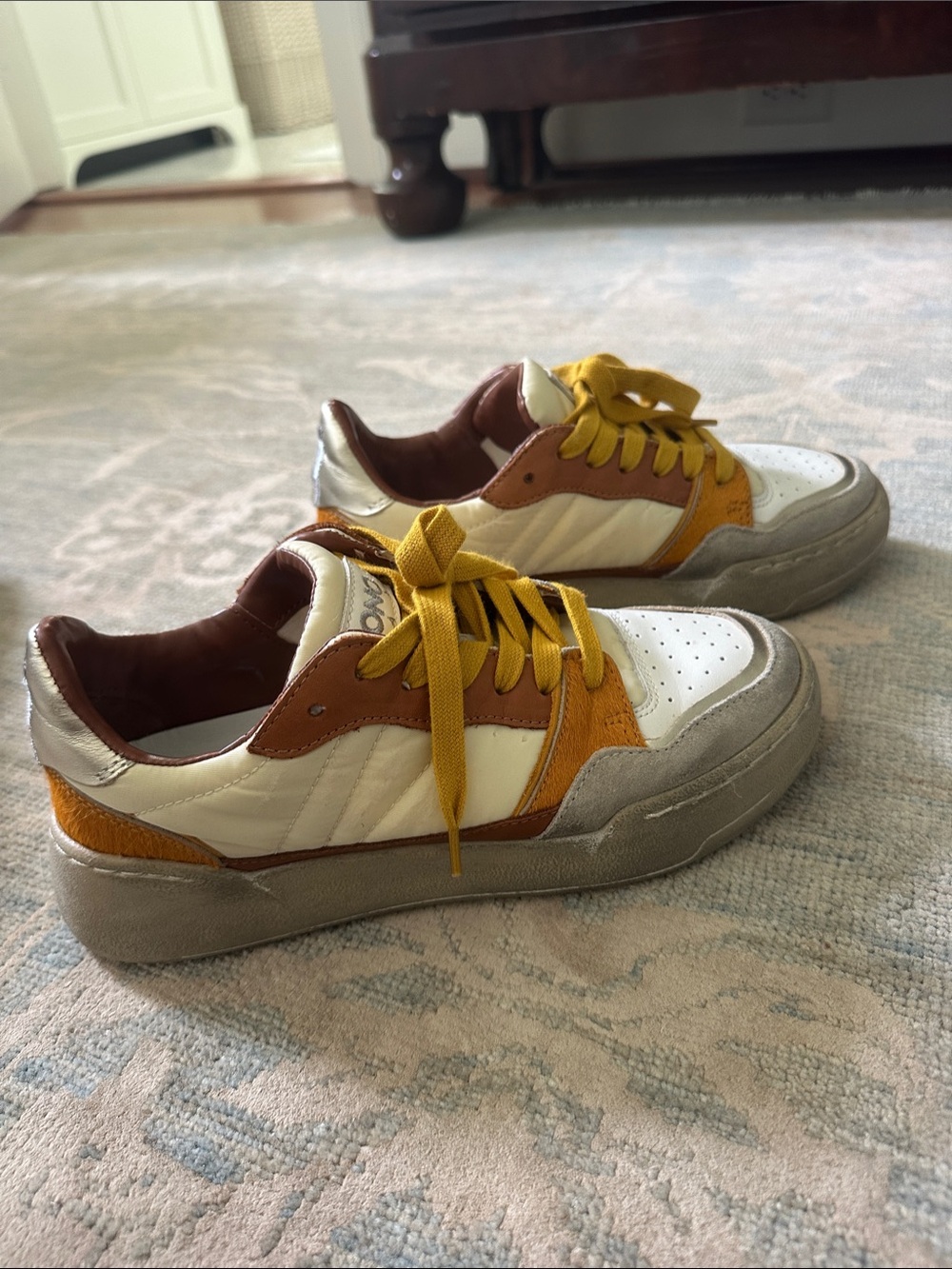 MONOWAY Low Top Sneakers